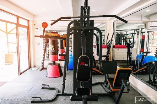 a gym with several treadmills and a treadmill at AU Place Hotel in Loei