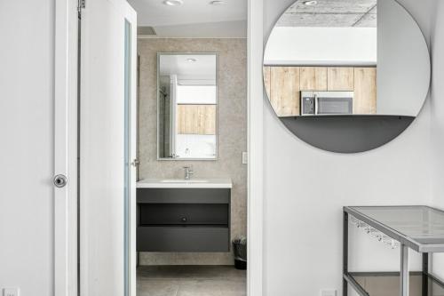 Ảnh trong thư viện ảnh của Downtown 1BR w Pool Gym WD nr Staples Center LAX-552 ở Los Angeles