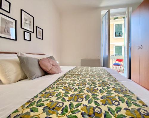 Кровать или кровати в номере CasaViva - Trilo with parking in Sestri Levante