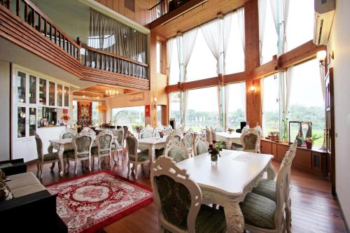 Restaurant o un lloc per menjar a 雲山水民宿逸翠軒會館