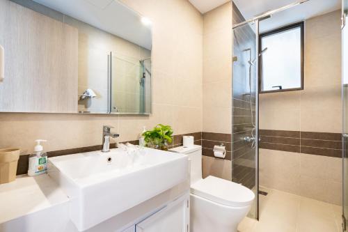 Ένα μπάνιο στο Saigon Home Apartment - Infinity Pool
