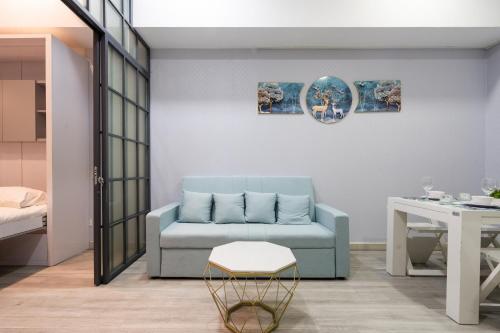 Ένα ή περισσότερα κρεβάτια σε δωμάτιο στο Saigon Home Apartment - Infinity Pool