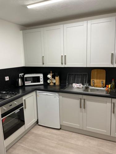 Imagen de la galería de Central, main door apartment, spacious 2 bedrooms- NO STAIRS, en Edimburgo