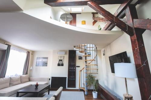 Klotild & Matild Top Floor Apartment in Downtown