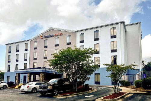 a hotel with a truck parked in a parking lot at Comfort Suites Columbus State University Area in Columbus