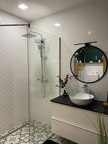 Bilik mandi di Újhely vára Apartman