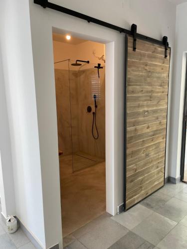 Ένα μπάνιο στο MiraMore - Design Apartments