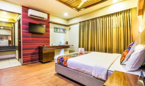 Un pat sau paturi într-o cameră la FabHotel Berry's