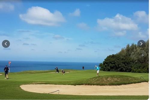 Golf pri dovolenkovom dome alebo okolí