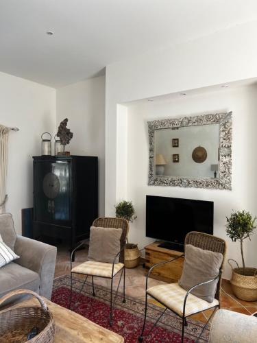 a living room with a couch and a tv at Charming, chic, secluded villa within walking distance from Lorgues in Lorgues