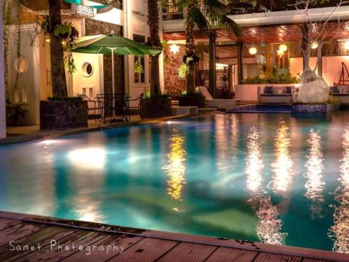 Πισίνα στο ή κοντά στο Oxville Hotel