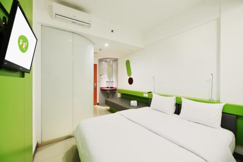 Tempat tidur dalam kamar di POP! Hotel Malioboro - Yogyakarta