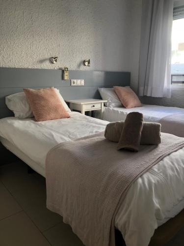Postel nebo postele na pokoji v ubytování Skol Apartments Marbella - 1 Bedroom Apartment with Sea Views