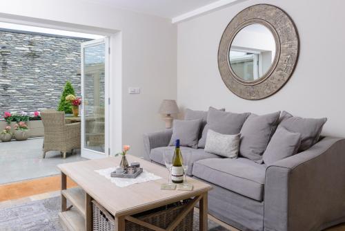 Χώρος καθιστικού στο Shrubbery Mews Luxury Apartment
