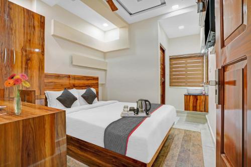 a hotel room with a bed and a desk at Super Capital O Krishnakripa Executive Stay in Muttam