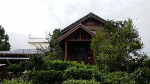 a house with a gambrel roof at Summer Trail B&B in Guangfu