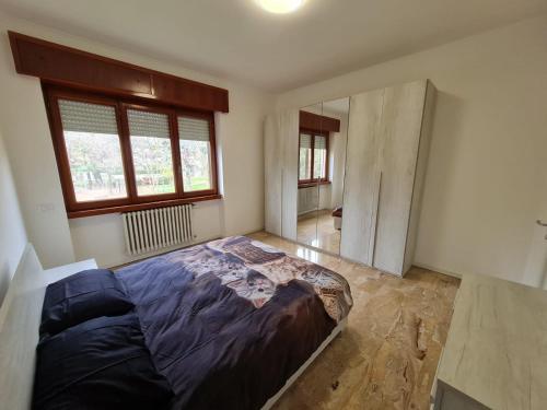 a bedroom with a bed and a large mirror at Appartamento La finestra sul Parco in Dalmine