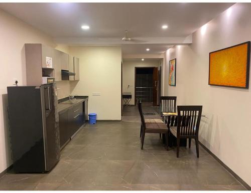 Η κουζίνα ή μικρή κουζίνα στο Aarju Luxurious Stay Calangute