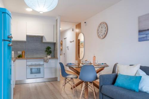 Apartamento con terraza y vistas al canal