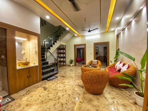 Χώρος καθιστικού στο A radiant villa on Ganges with modern amenities