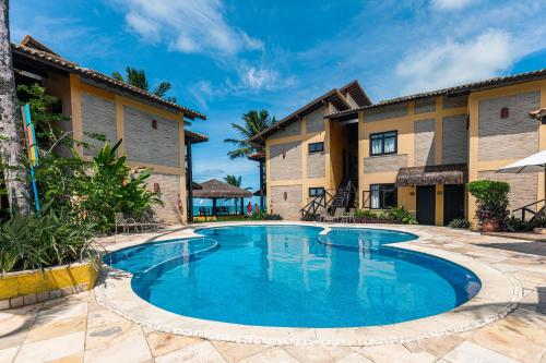 a swimming pool in the courtyard of a resort at Anauí Pousada in Porto De Galinhas