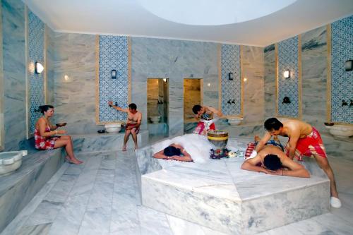 Επισκέπτες που μένουν στο Stella Beach Hotel Ultra All Inclusive