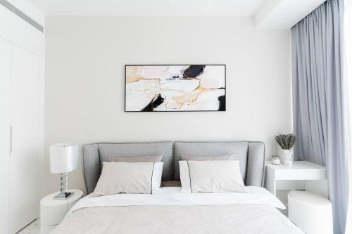 Elegant and Cozy l Business Bay