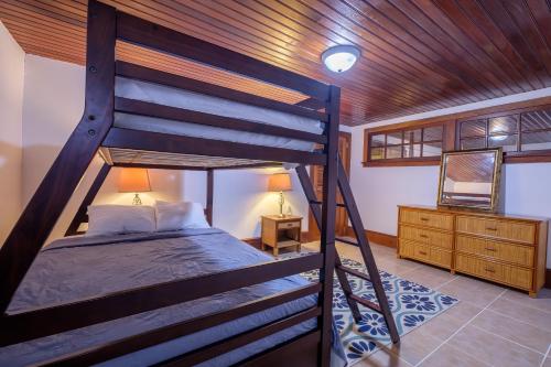 a bedroom with two bunk beds and a mirror at Anil Mar in San Pedro