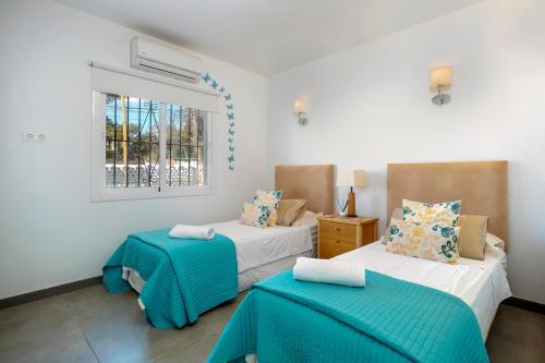 Spanish style, elegant 3 bedroom villa - 5 minutes from the beach!