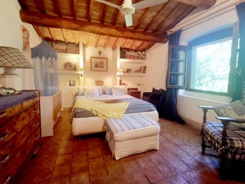 Tempat tidur dalam kamar di Muralto - 5 Bedroom Villa with Panoramic Pool
