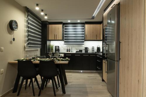 Stylishly decorated house - Free Private Parking & Fibre Internet!