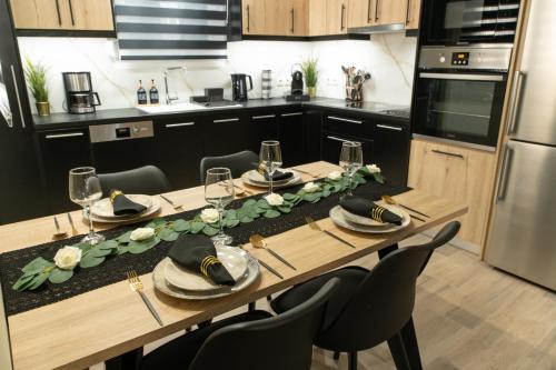 Stylishly decorated house - Free Private Parking & Fibre Internet!