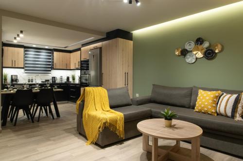 Posezení v ubytování Stylishly decorated house - Free Private Parking & Fibre Internet!