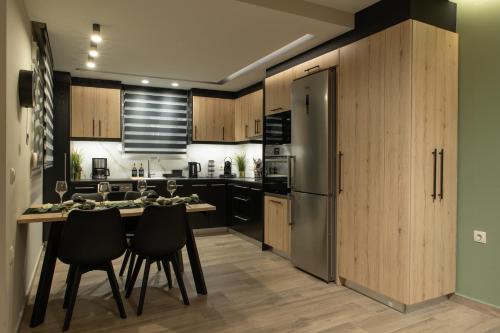 Stylishly decorated house - Free Private Parking & Fibre Internet!