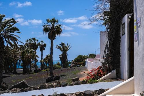 Zdjęcie z galerii obiektu vivienda Vacacional AUDREY en playa roca w Costa Teguise