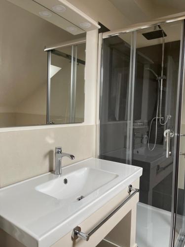 Ένα μπάνιο στο MB Giurati Suites