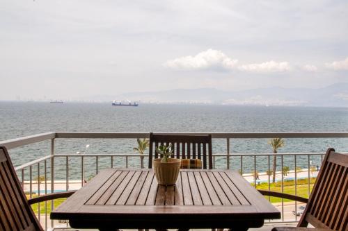 Furnished Stylish Sea View Flat in Izmir Konak