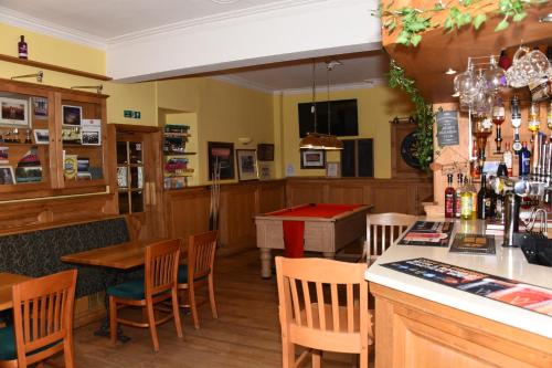 Ο χώρος του lounge ή του μπαρ στο Greyhound Hotel