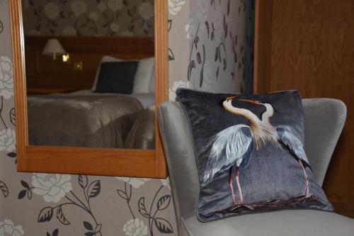 Ένα ή περισσότερα κρεβάτια σε δωμάτιο στο Greyhound Hotel