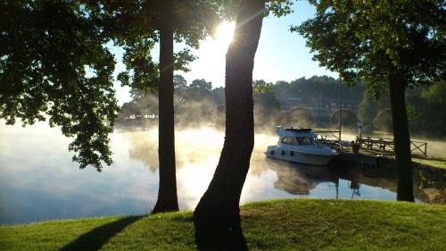 a boat is docked at a dock on a lake at Skytteholm in Ekerö