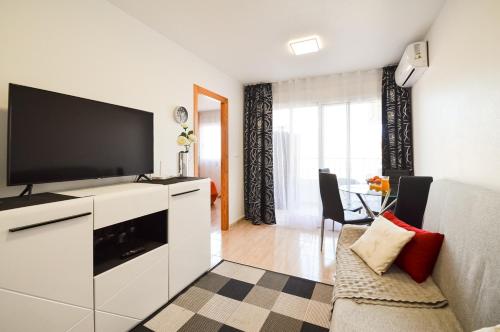Schöne Wohnung mit Pool , Wi-Fi und privat Garage
