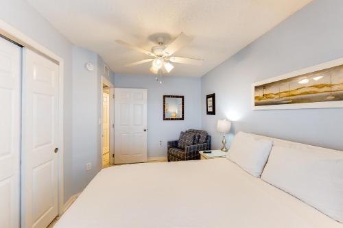 a bedroom with a bed and a ceiling fan at Islander E 4009 in Fort Walton Beach