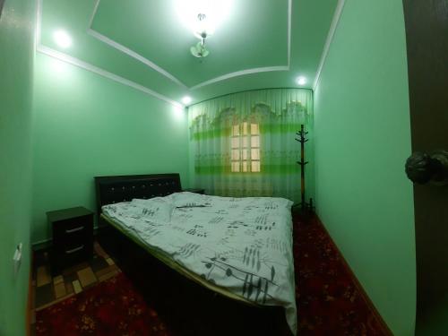 Tempat tidur dalam kamar di JANS дача