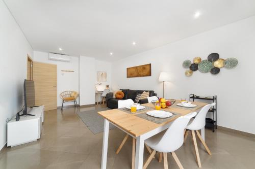Μια τηλεόραση ή/και κέντρο ψυχαγωγίας στο LUMO Apartment Fátima
