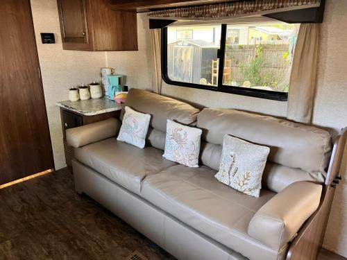 Posezení v ubytování RV Camper Paradise on the Wheels Near Clearwater Beaches