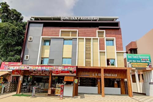a building on the side of a street at Townhouse Soni Inn in Rāipur