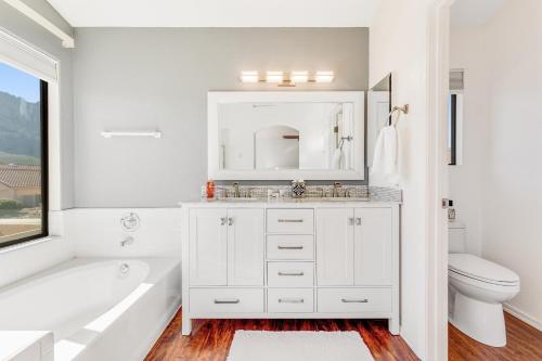 Un baño de Laurel Wood