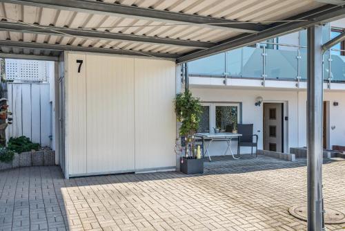 an outdoor patio with a pergola and a table at Ferienwohnung Gernsbach in Gernsbach