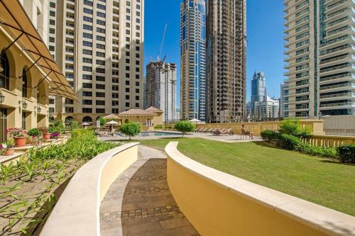 Fotografie z fotogalerie ubytování Luxury room for 4 by the beach! v Dubaji