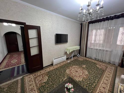 Μια τηλεόραση ή/και κέντρο ψυχαγωγίας στο apartment on st. Ibraimova 42